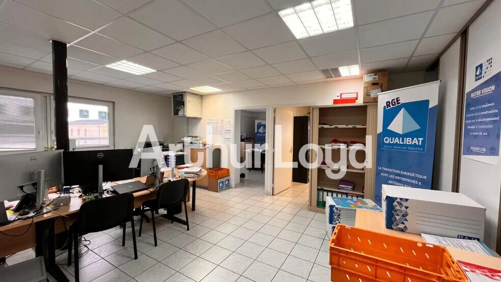 Bureau dans Ifs à louer - Photo de l’immeuble – Image 2 sur 4