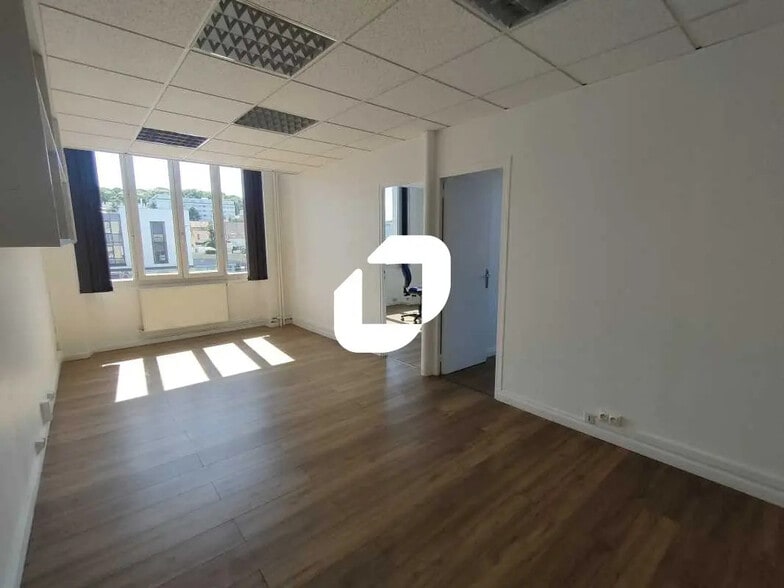 49 Rue Lamartine, Versailles à louer - Photo de l’immeuble – Image 3 sur 5