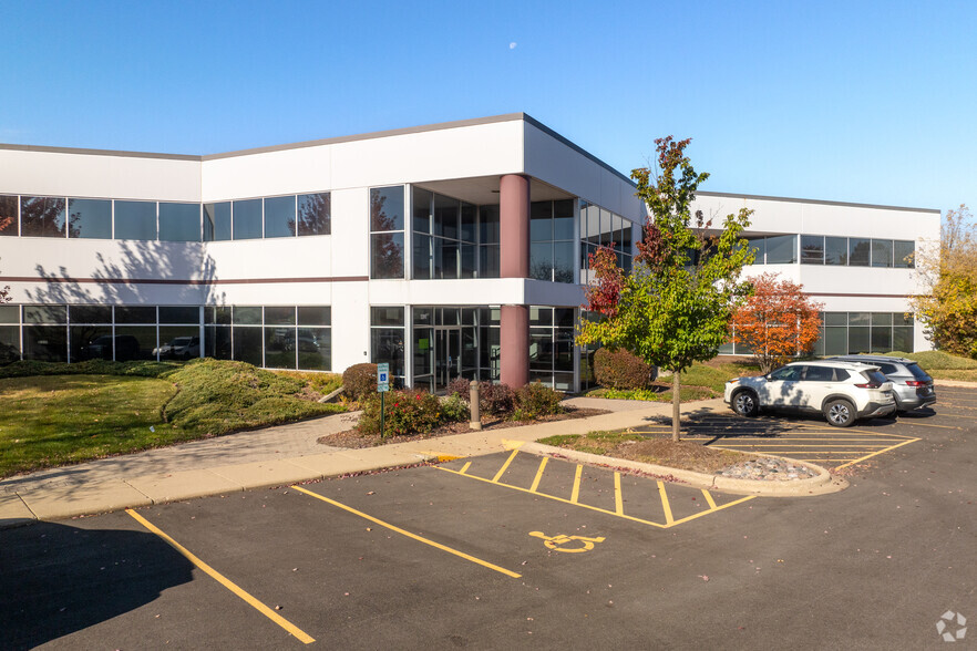 1391 Corporate Dr, Mchenry, IL à vendre - Photo de l’immeuble – Image 2 sur 20