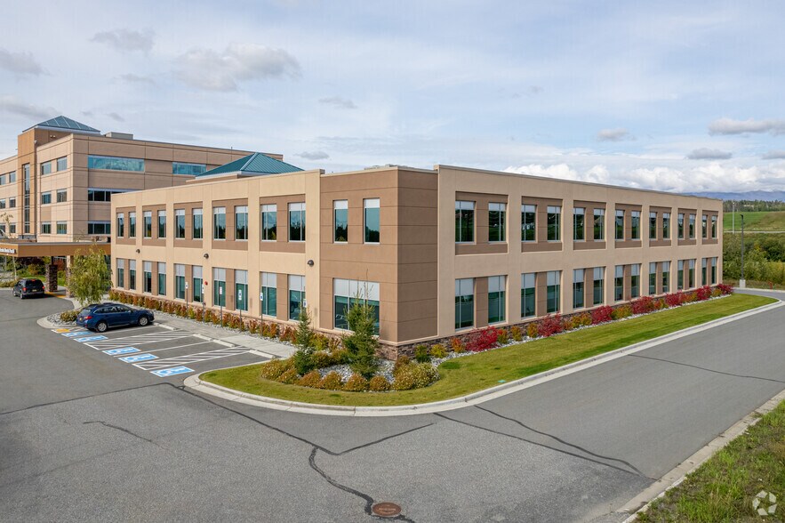 2480 S Woodworth Loop, Palmer, AK à louer - Photo de l’immeuble – Image 3 sur 11