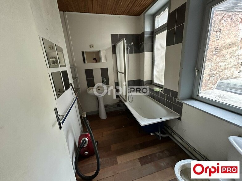 Local d'activités dans Lille à vendre - Photo de l’immeuble – Image 3 sur 7