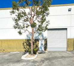 14189 Foothill Blvd, Fontana, CA à louer Photo de l’immeuble– Image 2 sur 3