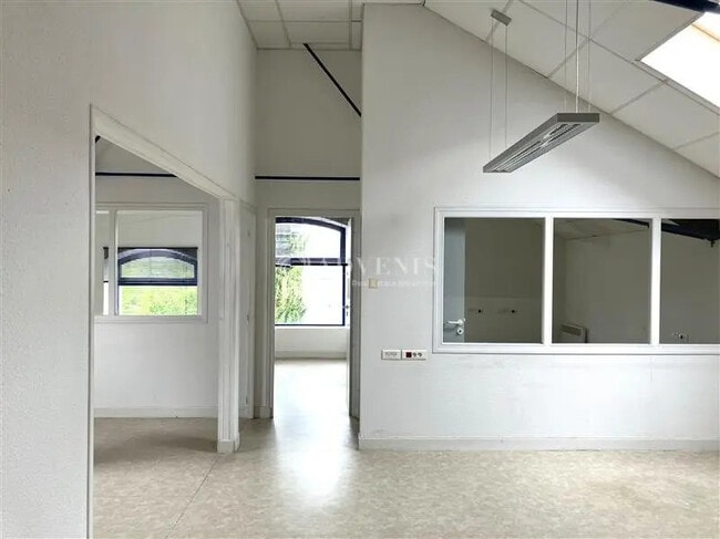 Plus de détails pour Bureau à vendre