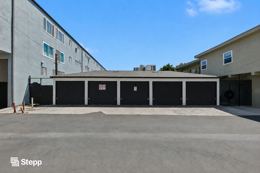 1317 E 1st St, Long Beach, CA à vendre - Photo de l’immeuble – Image 2 sur 19
