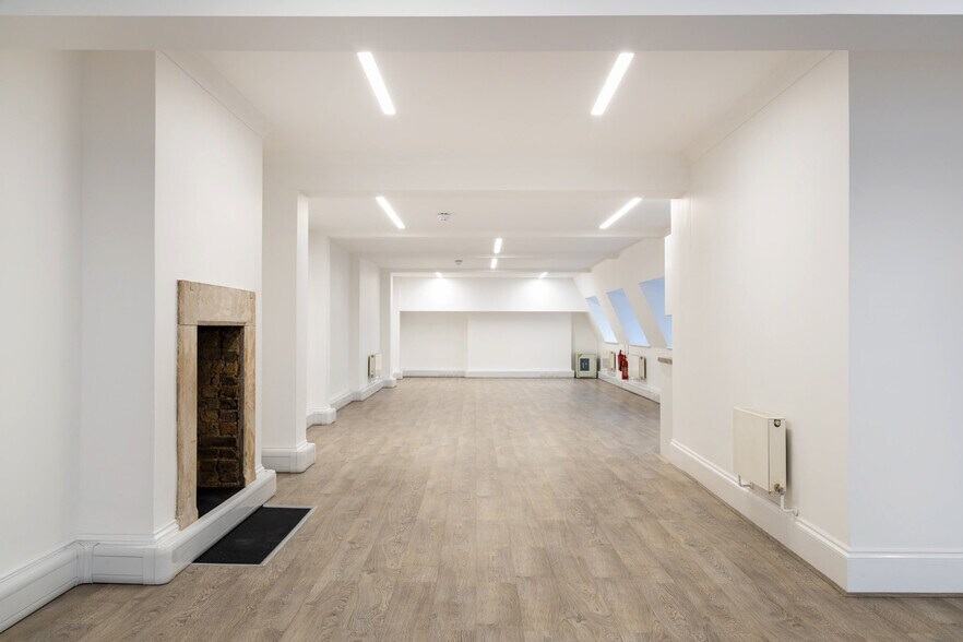 26 Eastcastle St, Londres à louer - Photo de l’immeuble – Image 2 sur 8