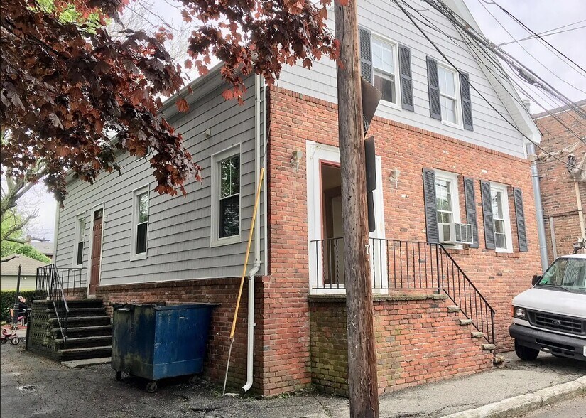155 Bradford St, Bristol, RI à vendre - Photo de l’immeuble – Image 2 sur 8