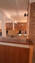 690-692 Eighth Ave, New York, NY à louer - Vidéo sur l’annonce professionnelle 