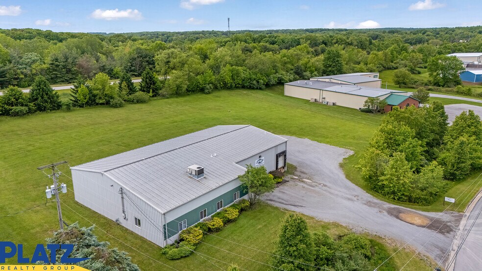 1285 Quaker Cir, Salem, OH à vendre - Photo de l’immeuble – Image 2 sur 7