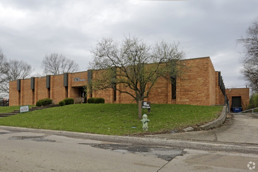 4760 N Kingsway Dr, Indianapolis, IN à louer - Photo de l’immeuble – Image 3 sur 6