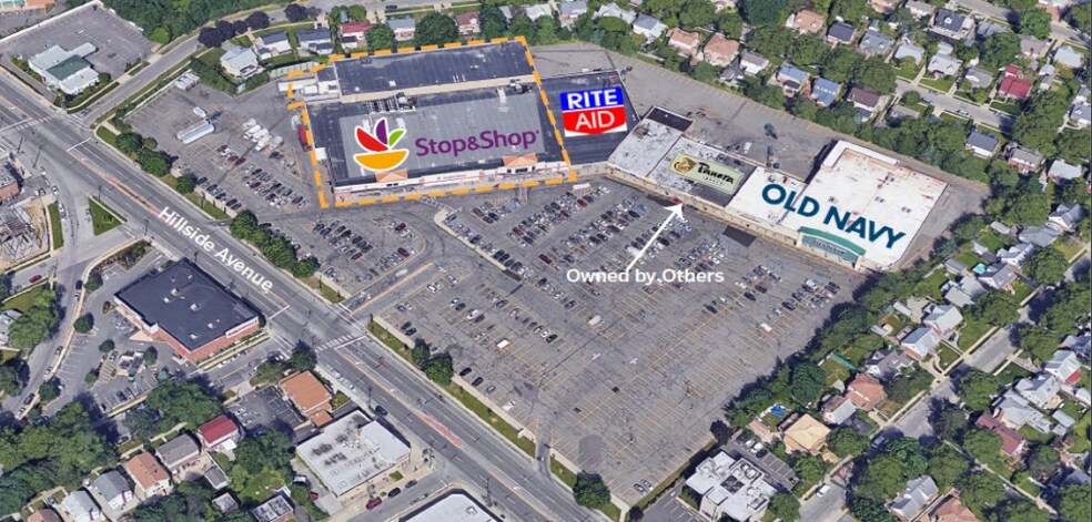 653-697 Hillside Ave, New Hyde Park, NY à louer - Aérien – Image 2 sur 9