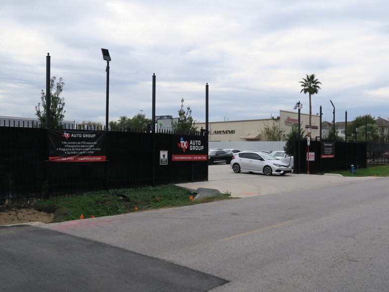 6011 Skyline Dr, Houston, TX à louer - Photo de l’immeuble – Image 3 sur 26