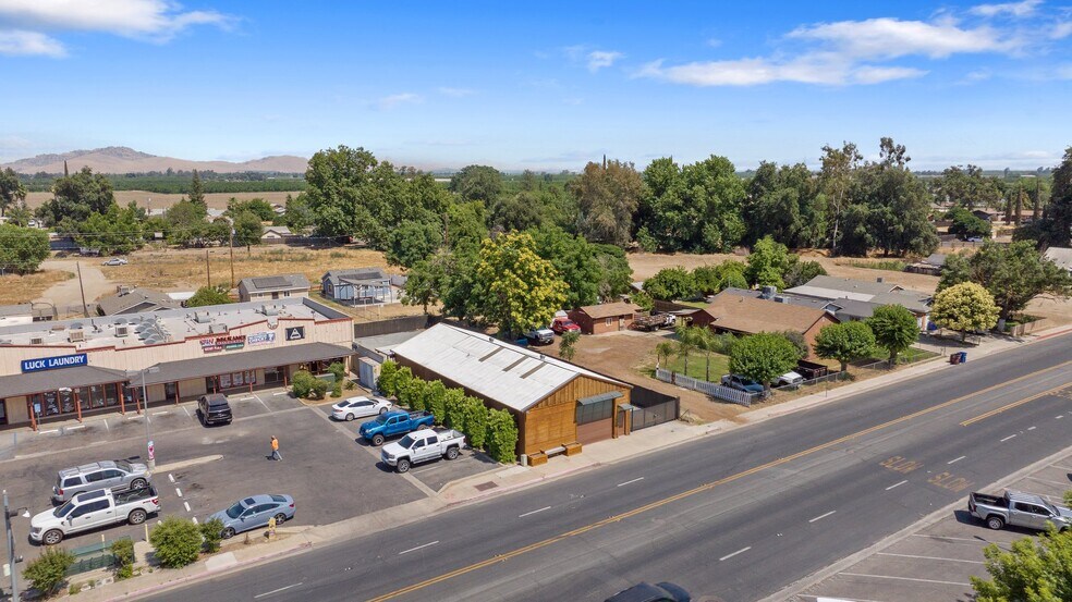 210 S Farmersville Blvd, Farmersville, CA à vendre - Photo de l’immeuble – Image 2 sur 20