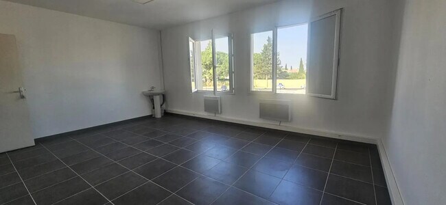 Plus de détails pour 4 Rue Des Champs, Saint-Gilles - Bureau à louer