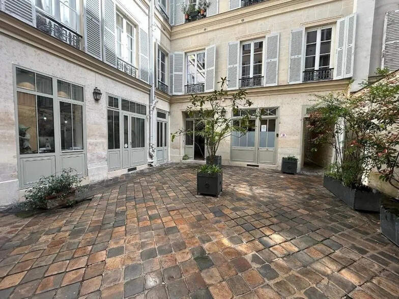 8 Rue Greffulhe, Paris à louer - Photo de l’immeuble – Image 1 sur 5