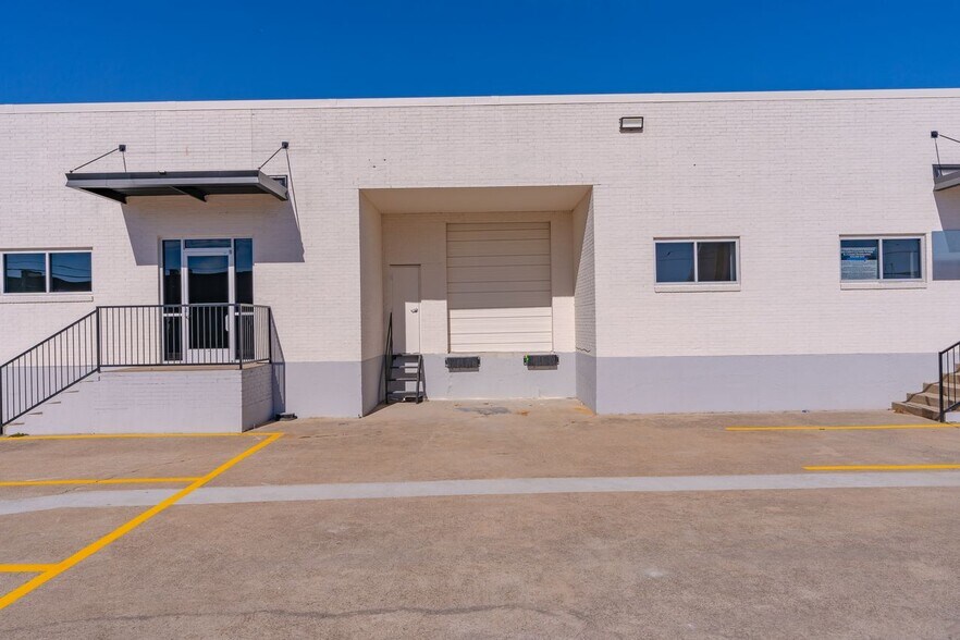 2903 Ladybird Ln, Dallas, TX à louer - Photo de l’immeuble – Image 2 sur 10