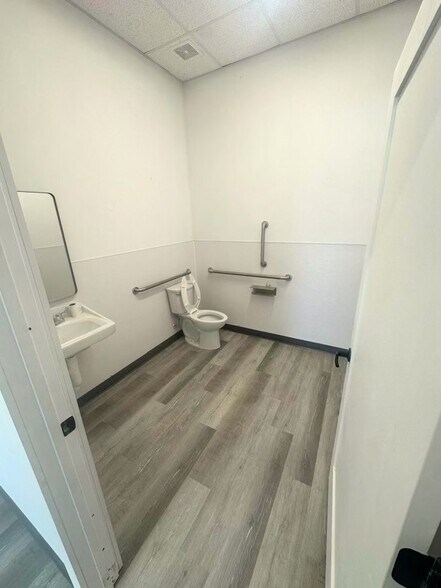 308A E Main St, Tomball, TX à louer - Photo intérieure – Image 2 sur 6