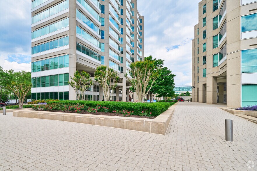 6903 Rockledge Dr, Bethesda, MD à louer - Photo de l’immeuble – Image 3 sur 4