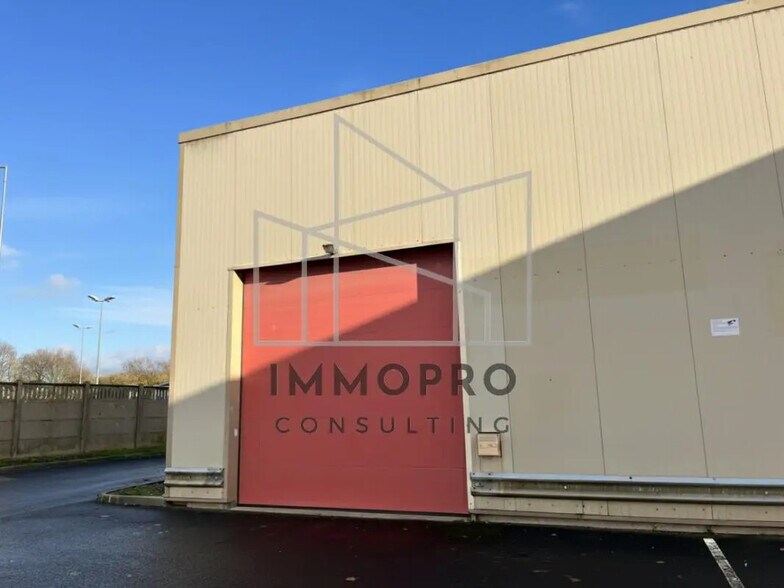 Local d’activités dans Le Grand-Quevilly à louer - Photo de l’immeuble – Image 3 sur 8