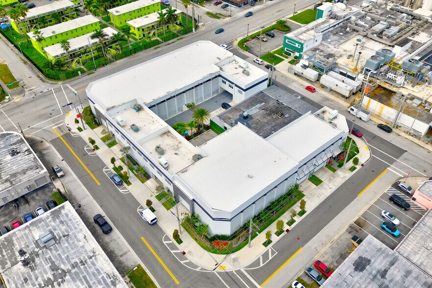 235 NE 67th St, Miami, FL à louer - Photo de l’immeuble – Image 2 sur 20