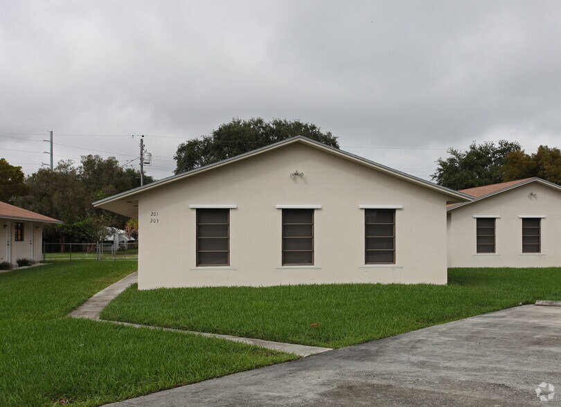 201-203 N 59th Ave, Hollywood, FL à vendre - Photo de l’immeuble – Image 2 sur 2