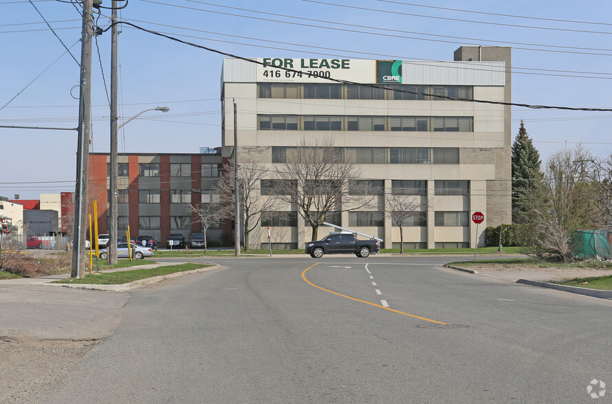 80 N Queen St, Toronto, ON à louer - Photo principale – Image 1 sur 5
