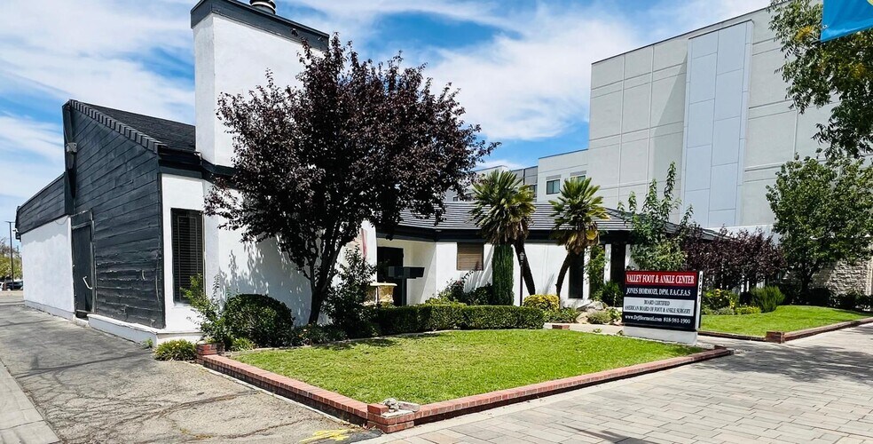 867 W Lancaster Blvd, Lancaster, CA à louer - Photo de l’immeuble – Image 1 sur 33