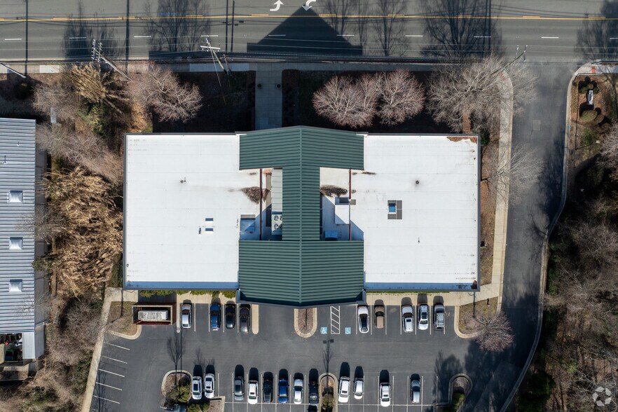 1512 E Franklin St, Chapel Hill, NC à louer - Aérien – Image 3 sur 13