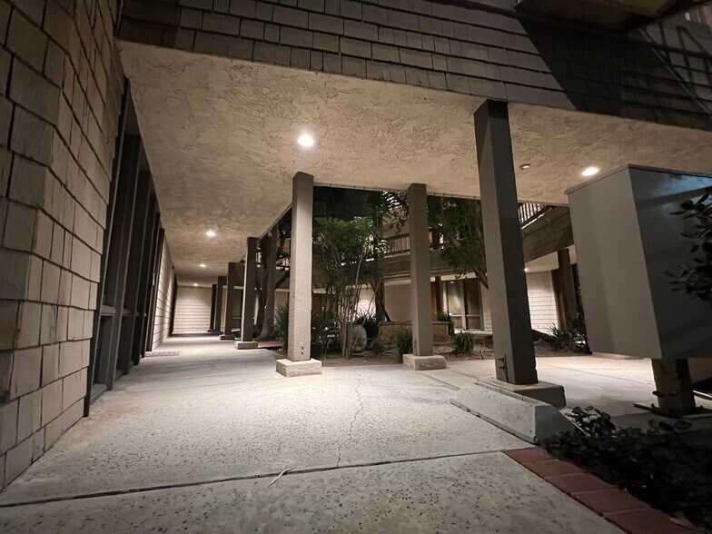 5053 La Mart Dr, Riverside, CA à vendre - Photo de l’immeuble – Image 3 sur 10
