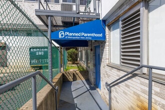 680 Broadway, Paterson, NJ à louer Photo de l’immeuble– Image 2 sur 10