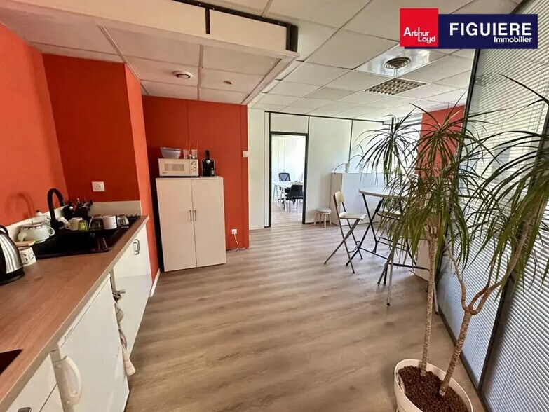 235 Rue Léon Foucault, Aix-en-Provence à vendre - Photo de l’immeuble – Image 3 sur 10