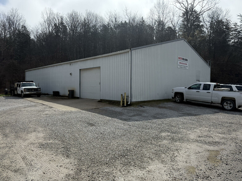 7025 E Alexandria Pike, Cold Spring, KY à louer - Photo de l’immeuble – Image 1 sur 6