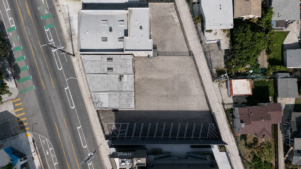 5143 W Adams Blvd, Los Angeles, CA à vendre - Photo de l’immeuble – Image 3 sur 12