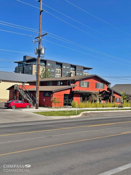 130 SW Century Dr, Bend, OR à louer - Photo de l’immeuble – Image 2 sur 4