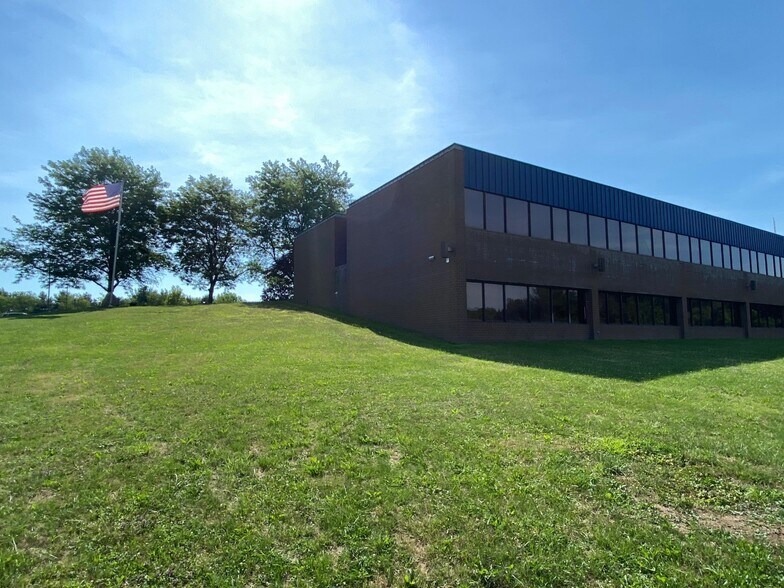 650 S Prospect Ave, Hartville, OH à louer - Photo de l’immeuble – Image 2 sur 18