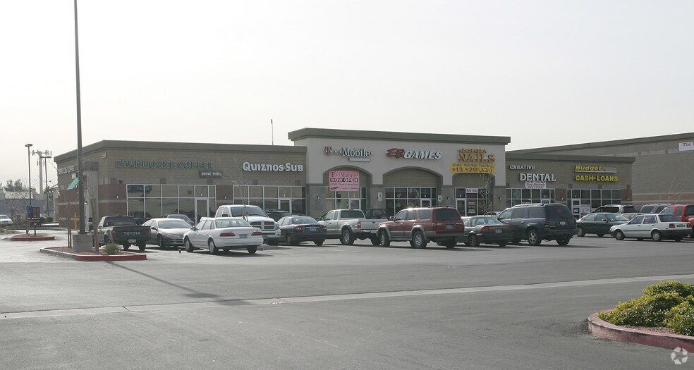 2585 S Nellis Blvd, Las Vegas, NV à louer - Photo de l’immeuble – Image 2 sur 7