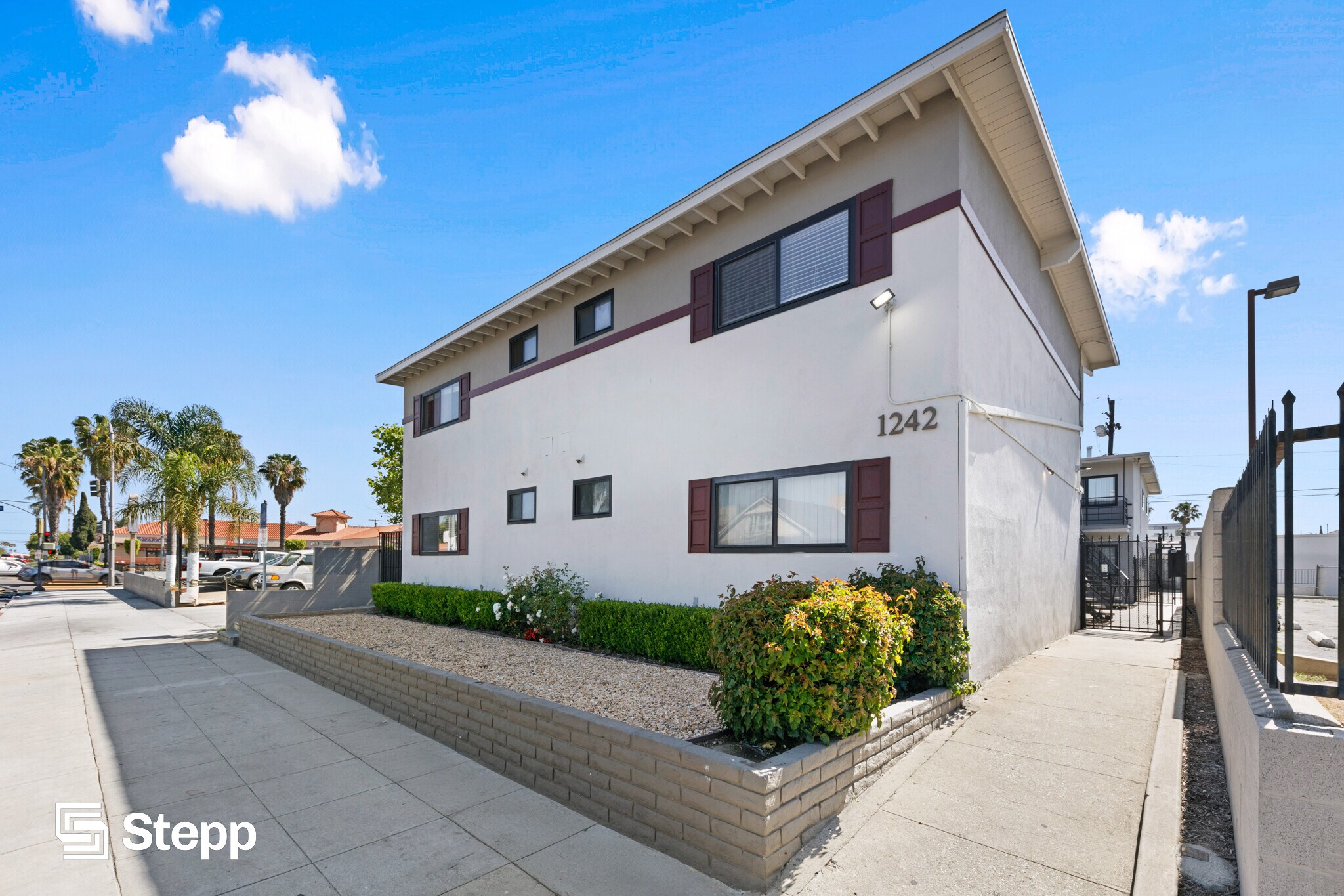 1242 Cedar Ave, Long Beach, CA à vendre Photo de l’immeuble– Image 1 sur 27