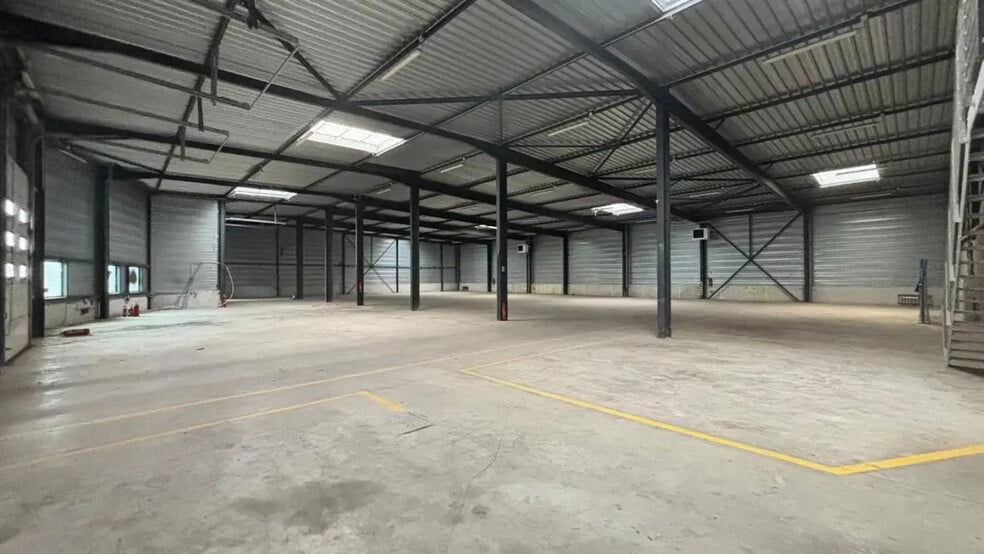 2 Avenue Des 3 Peuples, Montigny-le-Bretonneux à louer - Photo de l’immeuble – Image 2 sur 22