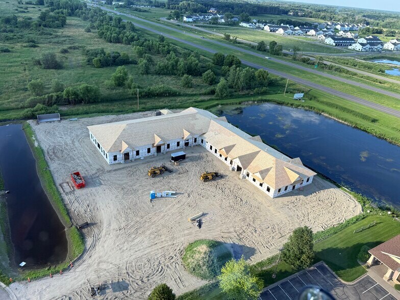 18799 Ulysses ST NE, East Bethel, MN à louer - Photo de l’immeuble – Image 1 sur 5