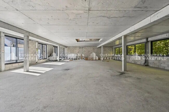 Plus de détails pour 35-39 Place Jules Ferry, Montrouge - Bureau à louer