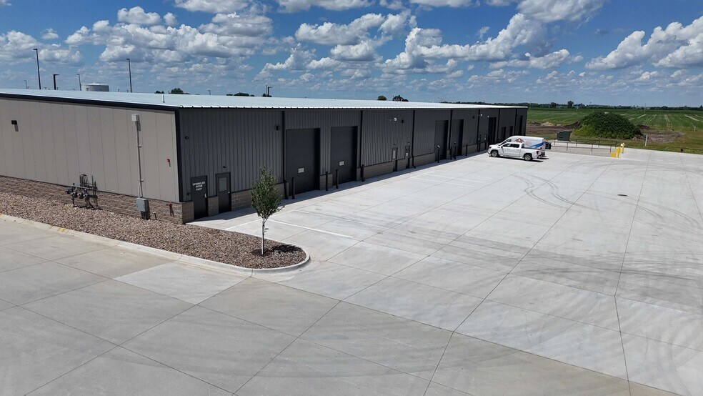2151 Shiloh Rose Pkwy SW, Bondurant, IA à louer - Photo de l’immeuble – Image 2 sur 8