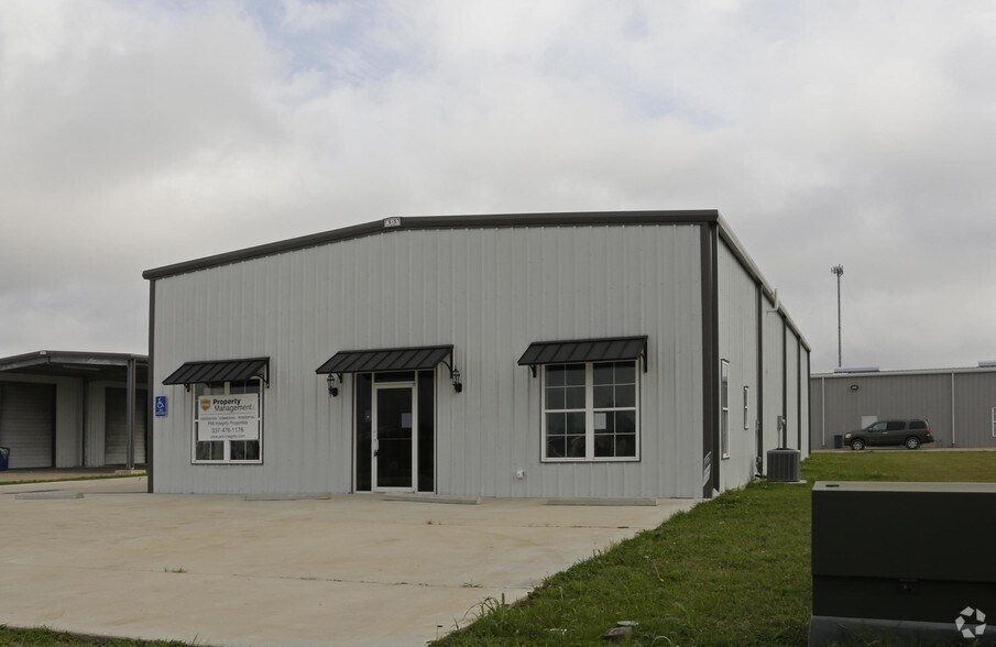1908 Commercial Park Dr, Breaux Bridge, LA à louer - Photo de l’immeuble – Image 3 sur 3