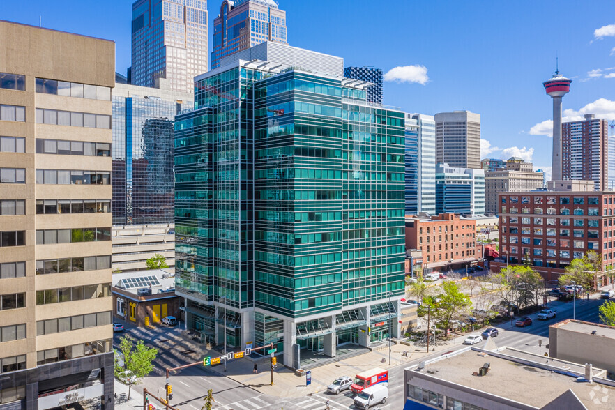 396 11th Ave SW, Calgary, AB à louer - Photo de l’immeuble – Image 1 sur 8