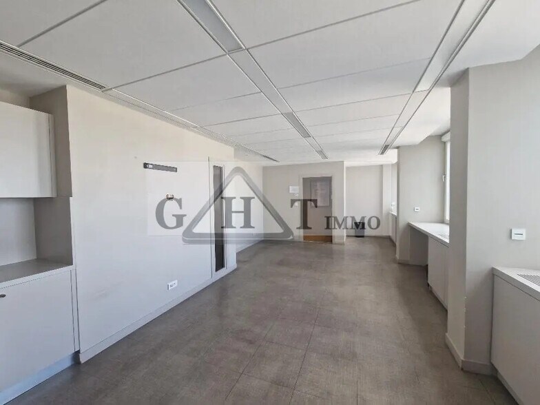 Bureau dans Clichy à vendre - Photo de l’immeuble – Image 2 sur 21