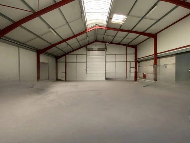 Plus de détails pour Local d’activités à vendre