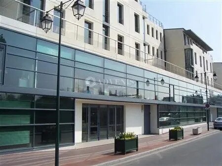 Plus de détails pour Local d'activités à louer