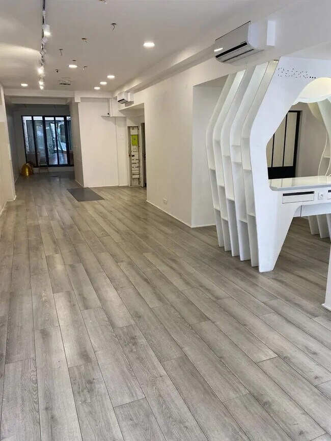 Plus de détails pour Local commercial à louer