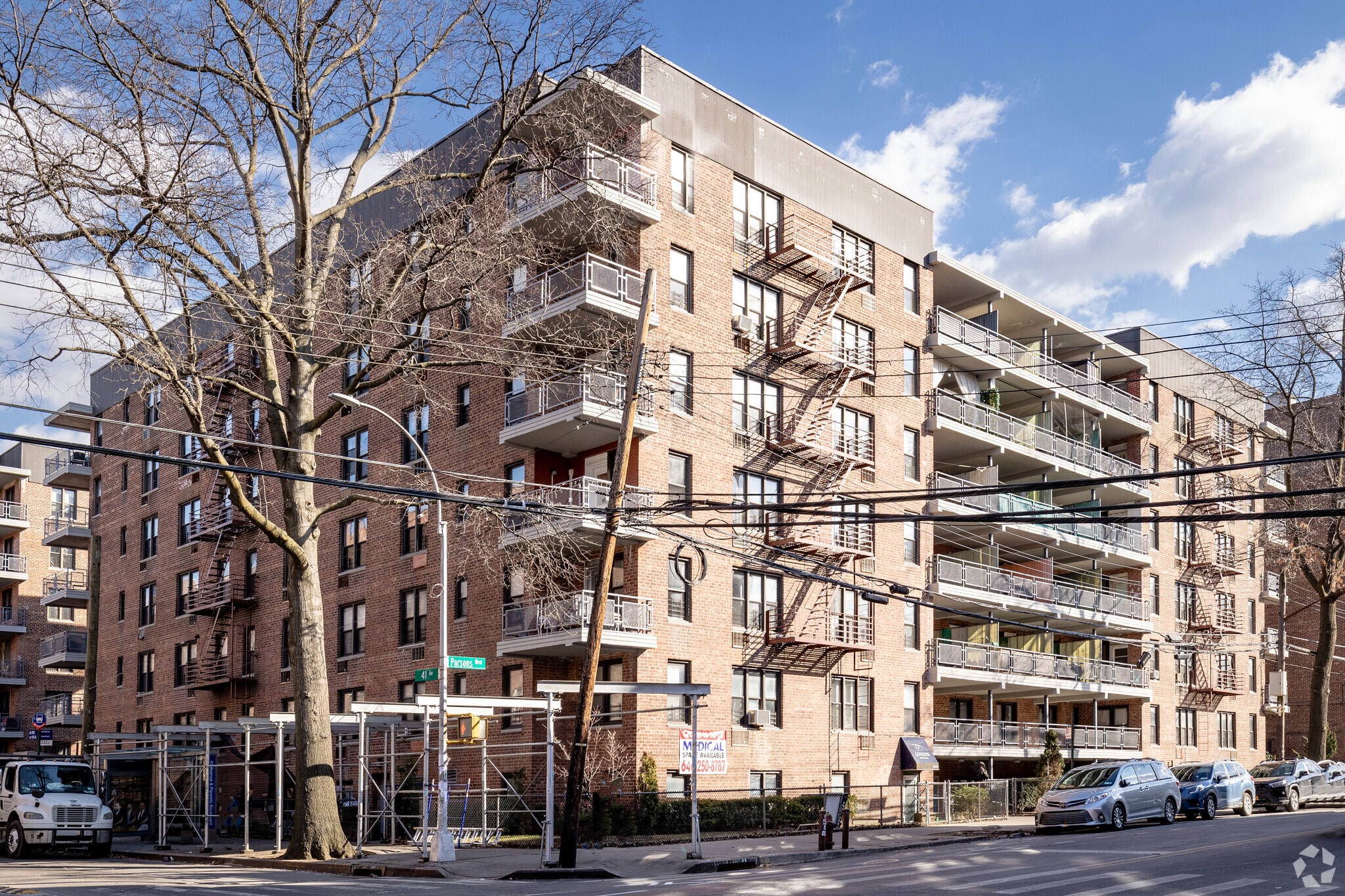 4101 Parsons Blvd, Flushing, NY à louer Photo principale– Image 1 sur 3