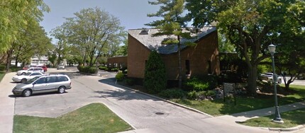 150 E Cook Ave, Libertyville, IL à louer Photo de l’immeuble– Image 1 sur 1