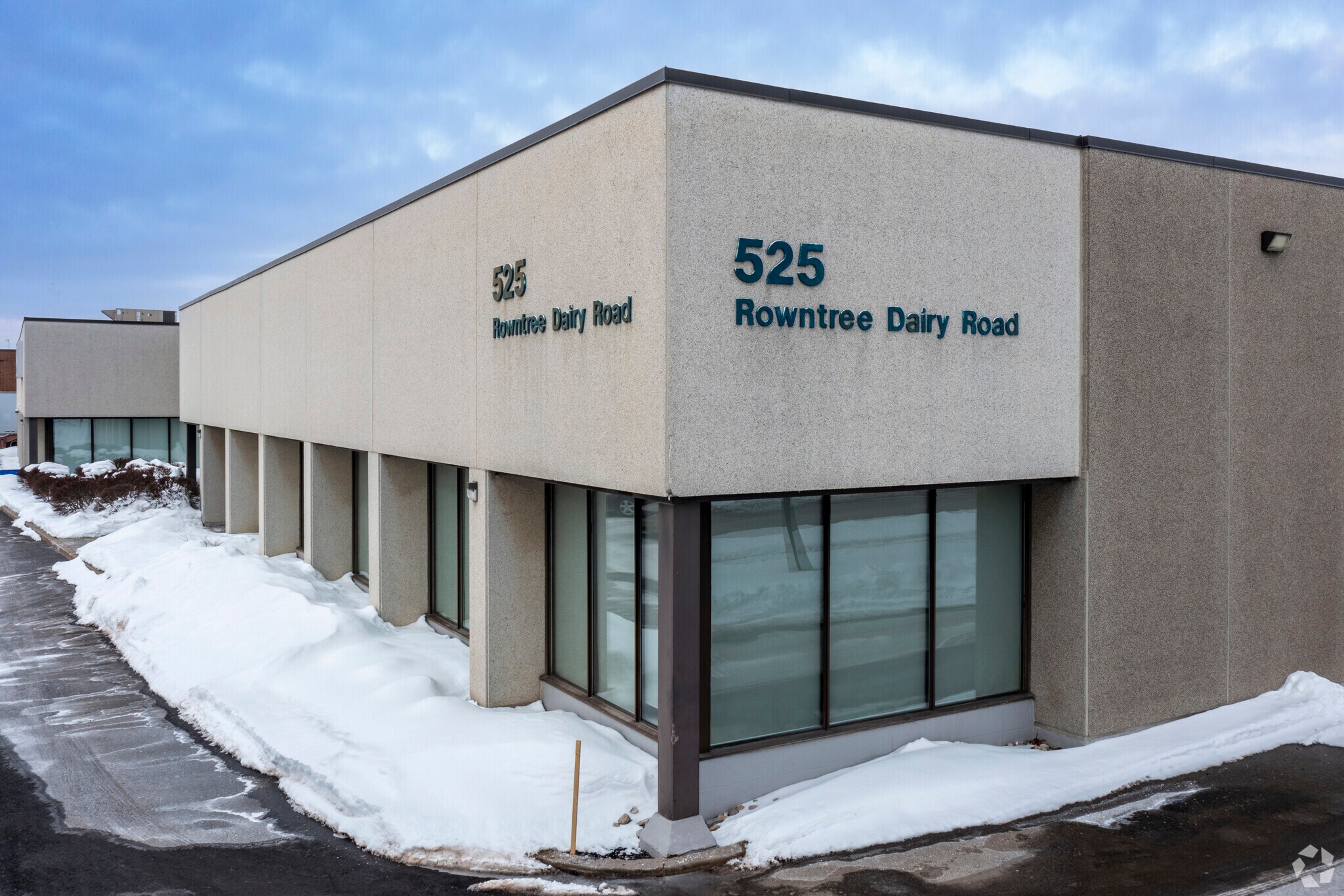 525 Rowntree Dairy Rd, Vaughan, ON à louer Photo principale– Image 1 sur 7