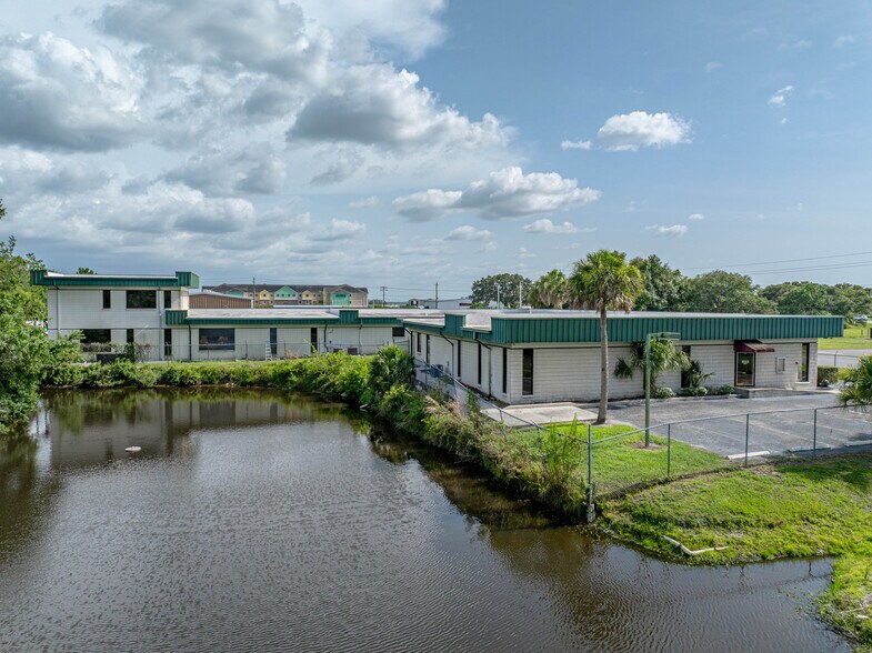 DMG Drive Investment portefeuille de 2 biens à vendre sur LoopNet.fr - Photo de l’immeuble – Image 2 sur 24